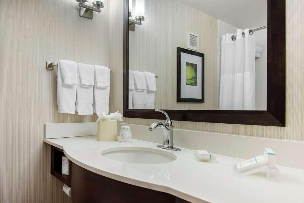 Hilton Garden Inn Portland Airport Bagian luar foto