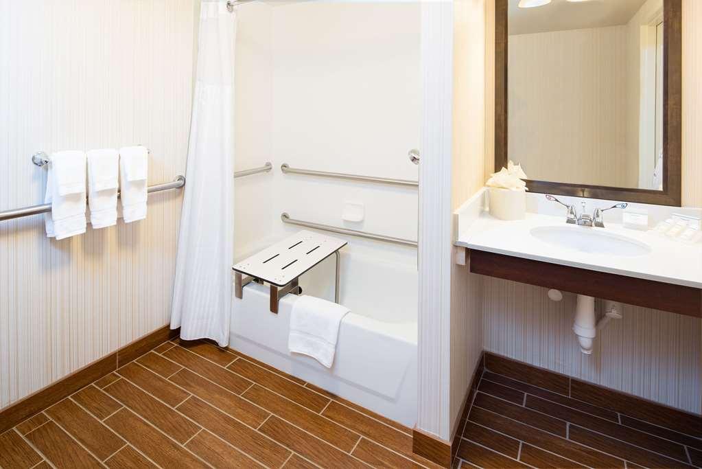 Hilton Garden Inn Portland Airport Bagian luar foto